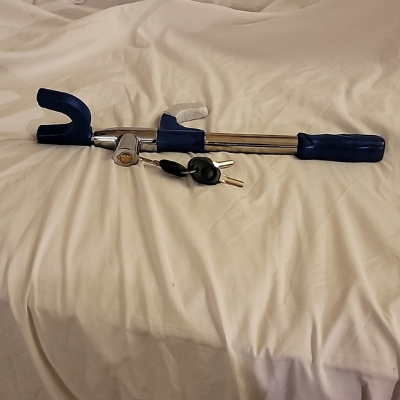 Viatek steering wheel lock- Anti car theft device NWT, 2 keys - Picture 2 of 2